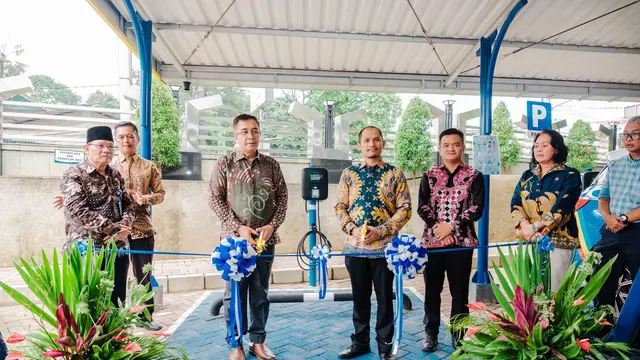 Peresmian Stasiun Pengisian Kendaraan Listrik Umum (SPKLU) perdana di Universitas Terbuka, Tangerang Selatan. (Dok PLN)