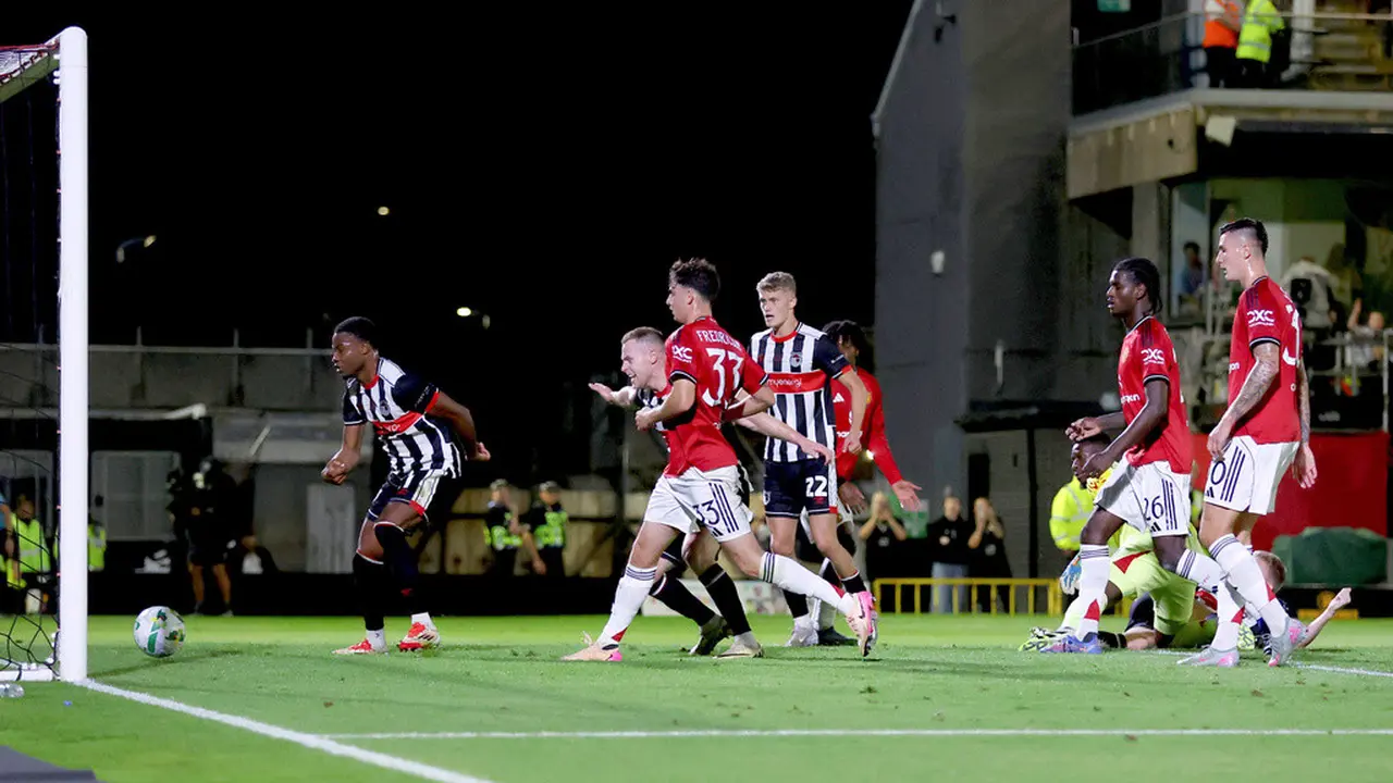 Grimsby Town Vs Manchester United