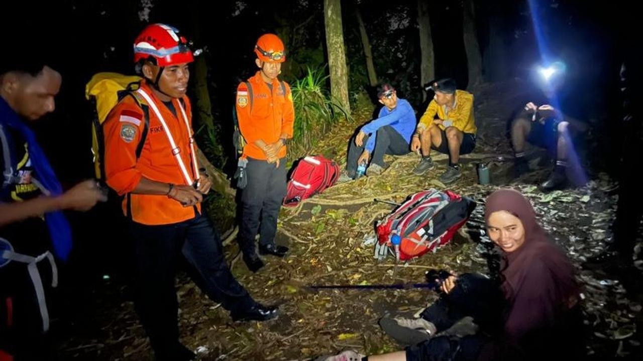 Tim SAR Gabungan Berhasil Evakuasi Tiga Pendaki Cedera dari Gunung Gamalama Ternate