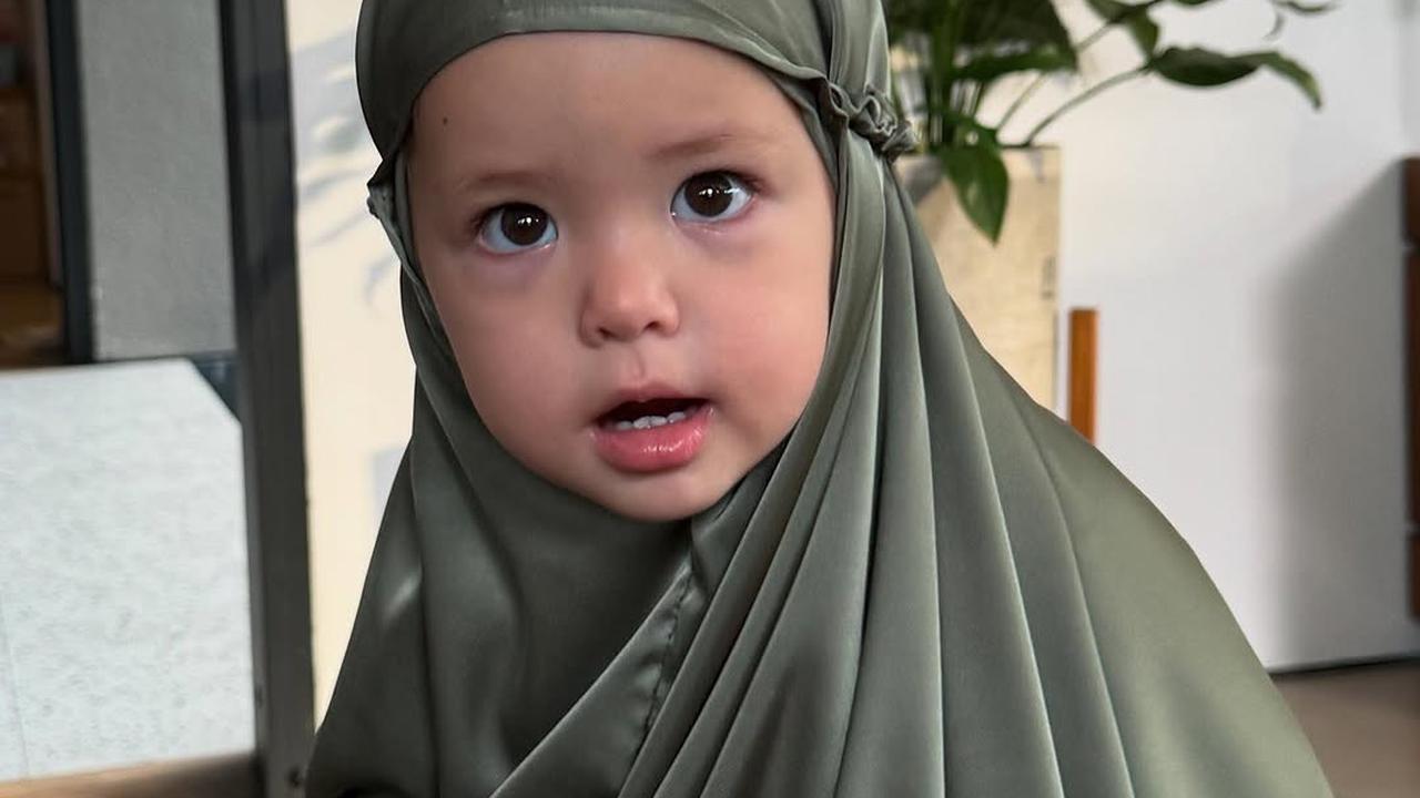 Potret Kamari saat Pakai Hijab Ini Bikin Netizen Gemas, Tampil Berbeda Hingga Dipanggil Bu Hajah