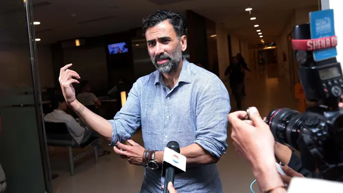 [Bintang] Jeremy Thomas, ayah Axel Matthew Thomas