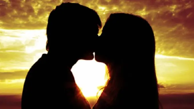 [Bintang] Skandal Ciuman