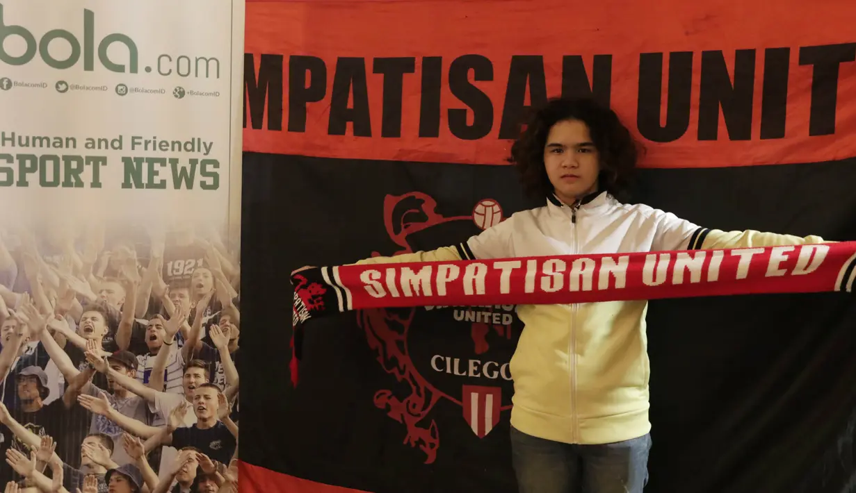 Dul, putra dari musisi Ahmad Dhani juga turut gabung nonton bareng MU melawan City. (Bola.com/Vitalis Yogi Trisna)