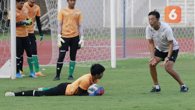 Foto: Melihat Kerasnya Pola Latihan Kiper Timnas Indonesia U-19 Jelang Piala AFF U-19 2022