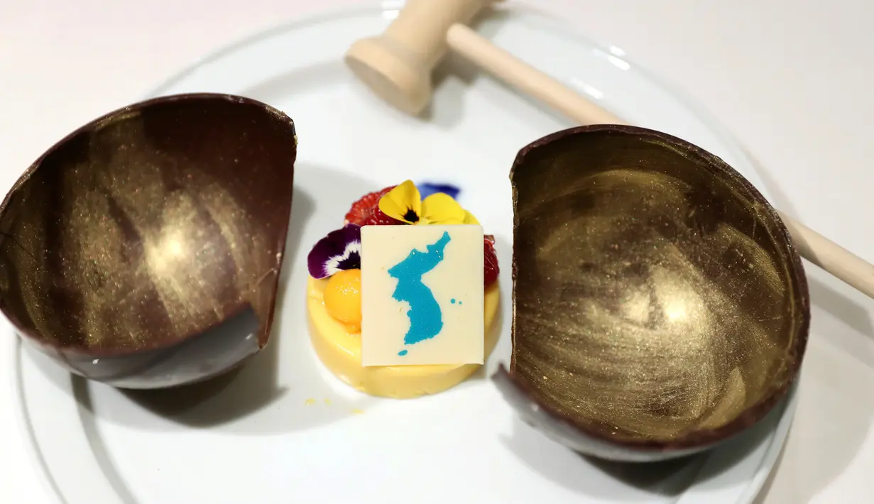 Gambar yang dirilis pada 24 April 2018 memperlihatkan hidangan penutup berupa mango mousse yang akan disajikan dalam pertemuan Pemimpin Korea Utara Kim Jong Un dengan Presiden Korea Selatan Moon Jae In pada 27 April nanti. (THE BLUE HOUSE via AP)