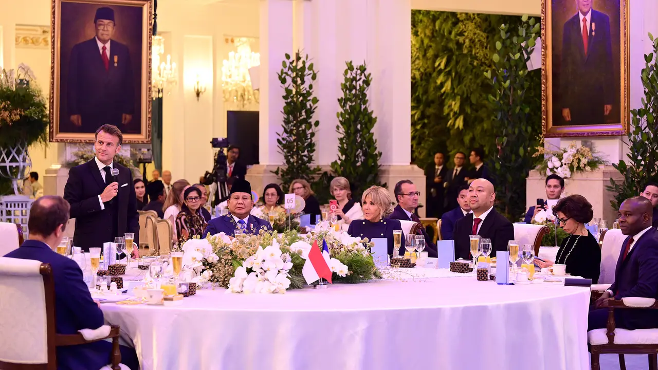 Presiden Prancis Emmanuel Macron saat memberi sambutan dalam gala dinner atau jamuan santap malam kenegaraan yang digelar di Istana Negara Jakarta, Rabu 29 Mei 2025.