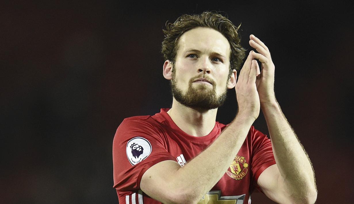 3. Daley Blind - Pemain Ajax ini merupakan rekrutan Louis van Gaal kala membesut Manchester United. Masalah cedera dan kedatangan Marcos Rojo membuat posisinya tergeser dan memutuskan kembali ke klub lama nya pada 2018. (AFP/Oli Scarff)