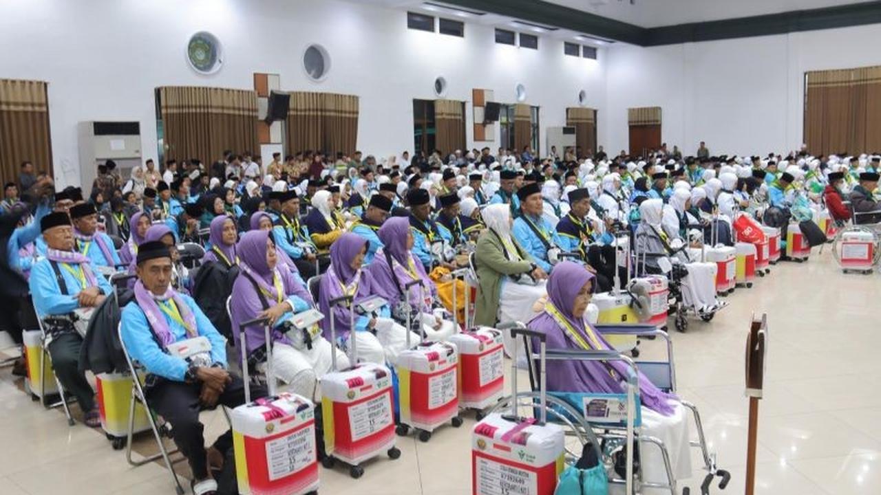 Pemberangkatan Haji Ciamis: 439 Calon Jemaah Terbang Perdana dari Kertajati Menuju Tanah Suci