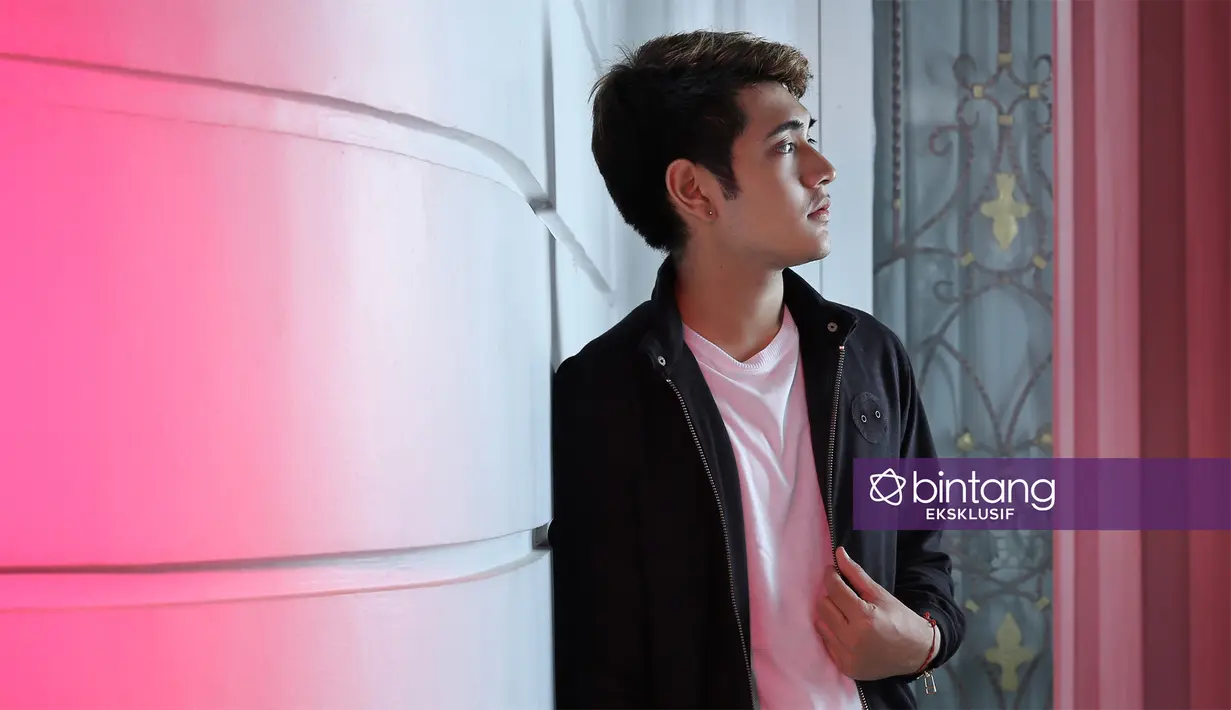 Kemunculan video di instagram, itu juga sempat dikomentari oleh Angela. "Ga capek masuk lambe turah? (emoji)," tulis Angela dengan akun @angelagilsha dalam sebuah postingan akun gosip. (dok. Bintang.com/Galih W Satria)