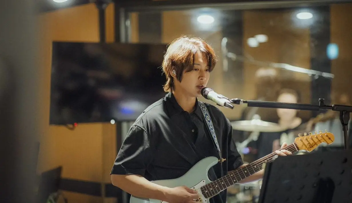 Pada 27 Februari 2022, Kim Hyun Joong megumumkan di acara konsernya bahwa dia akan menikah dengan kekasihnya yang berasal dari kalangan non-seleb. Hyun Joong menikah dengan sahabat lamanya. (Foto: Instagram/ hyunjoong860606)