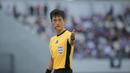 Wasit Ko Hyung-jin saat memimpin laga lanjutan BRI Super League 2025/2026 antara Persita melawan Borneo di Indonesia Arena, Tangerang, Banten, Jumat (09/01/2026). (Bola.com/Bagaskara Lazuardi)