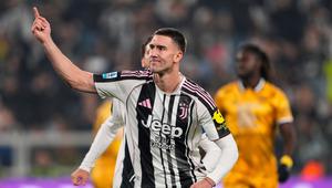 Dusan Vlahovic merayakan gol pertama Juventus dalam laga Serie A antara Juventus dan Udinese di Turin, Italia, Rabu, 29 Oktober 2025. (Fabio Ferrari/LaPresse via AP)