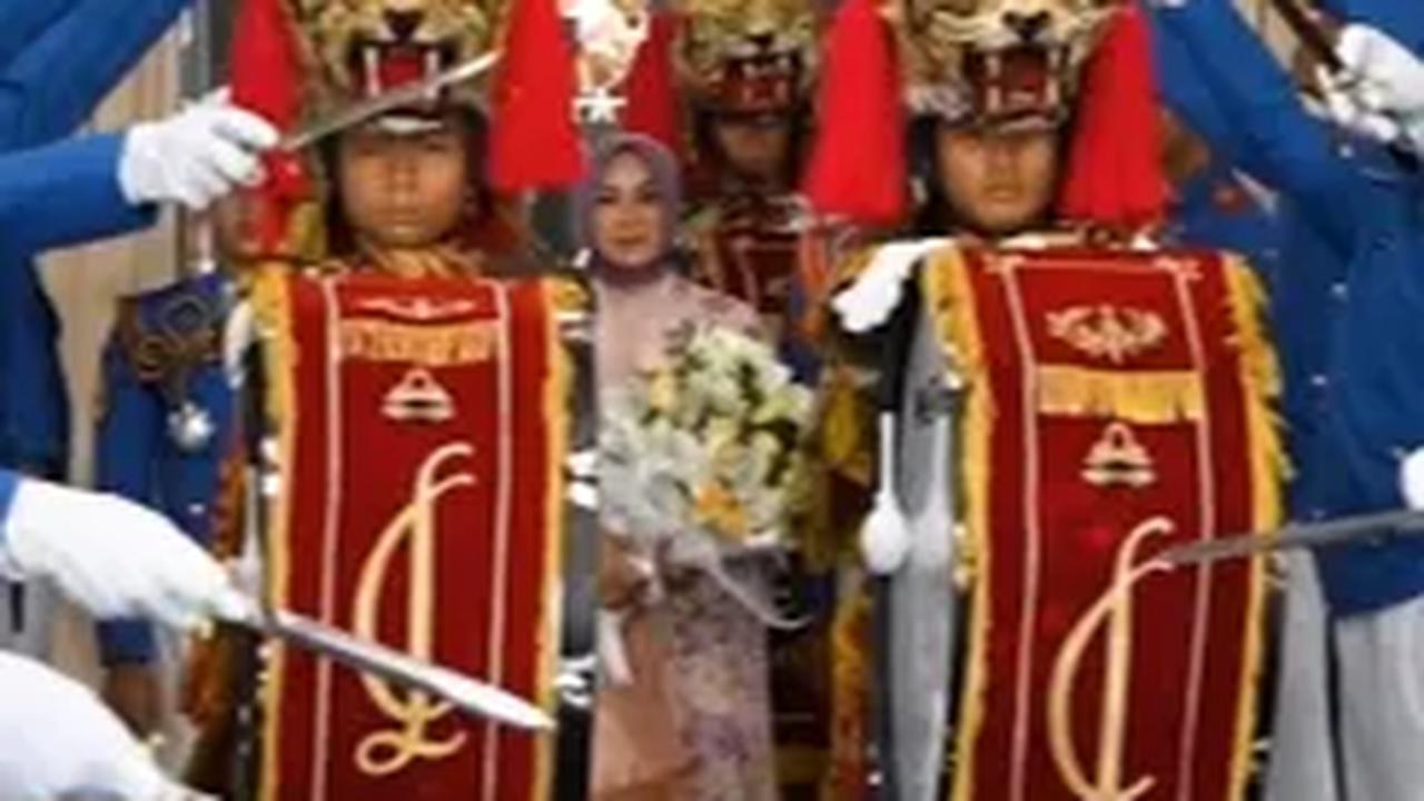Pengukuhan Evi Agus Subiyanto sebagai Ibu Upakarini Wira Taruna Akademi Militer berlangsung dengan hikmah dan penuh makna.<br>