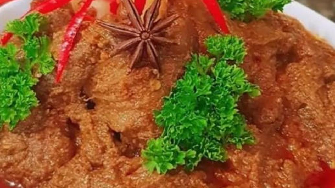 <b>7. Rendang Kambing Bumbu Merah</b><br>