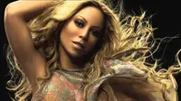 Mariah Carey tampil beda dan tak biasa dalam sebuah acara, menunjukkan bokongnya.