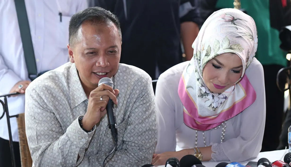 Kabarnya Arzetti Bilbina digugat cerai oleh suaminya, Aditya Setiawan Wicaksono alias Didiet di Pengadilan Agama Jakarta Timur. (Nurwahyunan/Bintang.com)