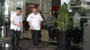 Gubernur Sumsel, Alex Noerdin usai menjenguk korban ambruknya balkon BEI di RS Siloam, Jakarta, Selasa (16/1). Puluhan pengunjung yang merupakan mahasiswa Universitas Bina Darma menjadi korban peristiwa tersebut. (Liputan6.com/Arya Manggala)