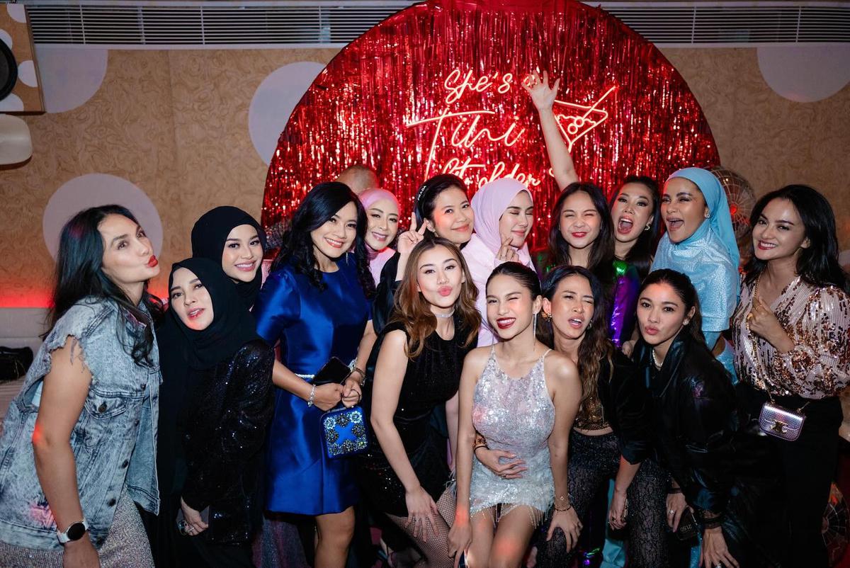 Gaya Seleb yang Hadir di Ultah Marlene Hariman, Aurel Hermansyah Curi Perhatian - Azizah Salsha Paling Disorot