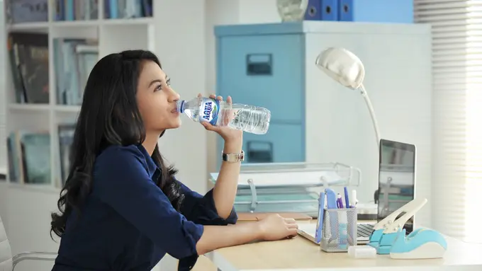 Pentingnya menjaga hidrasi di tengah kesibukan new normal