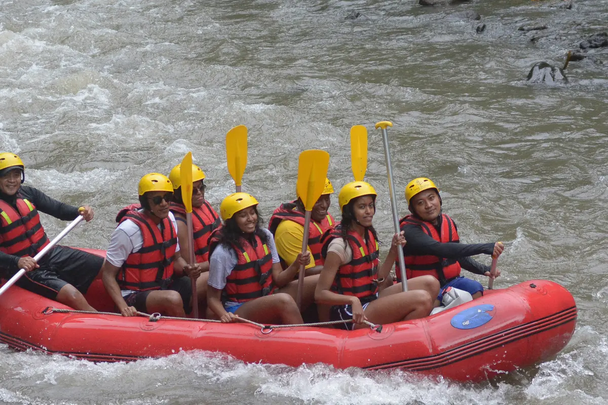 Serunya Barack Obama dan Keluarga Bermain Arung Jeram di Bali