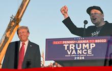 FOTO: Gaya Elon Musk Jadi Juru Kampanye Donald Trump di Pennsylvania