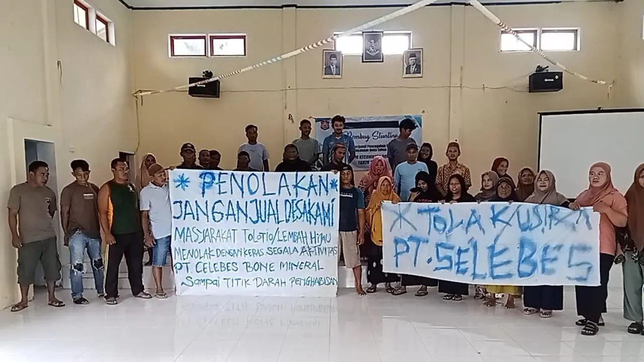 Sejumlah warga dari dua desa di Kabupaten Bone Bolango