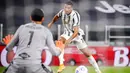 Pemain Juventus Cristiano Ronaldo mencetak gol ke gawang Sampdoria pada pertandingan Serie A di Stadion Allianz, Turin, Italia, Minggu (20/9/2020). Juventus menaklukkan Sampdoria dengan skor 3-0.  (Marco Alpozzi/LaPresse via AP)