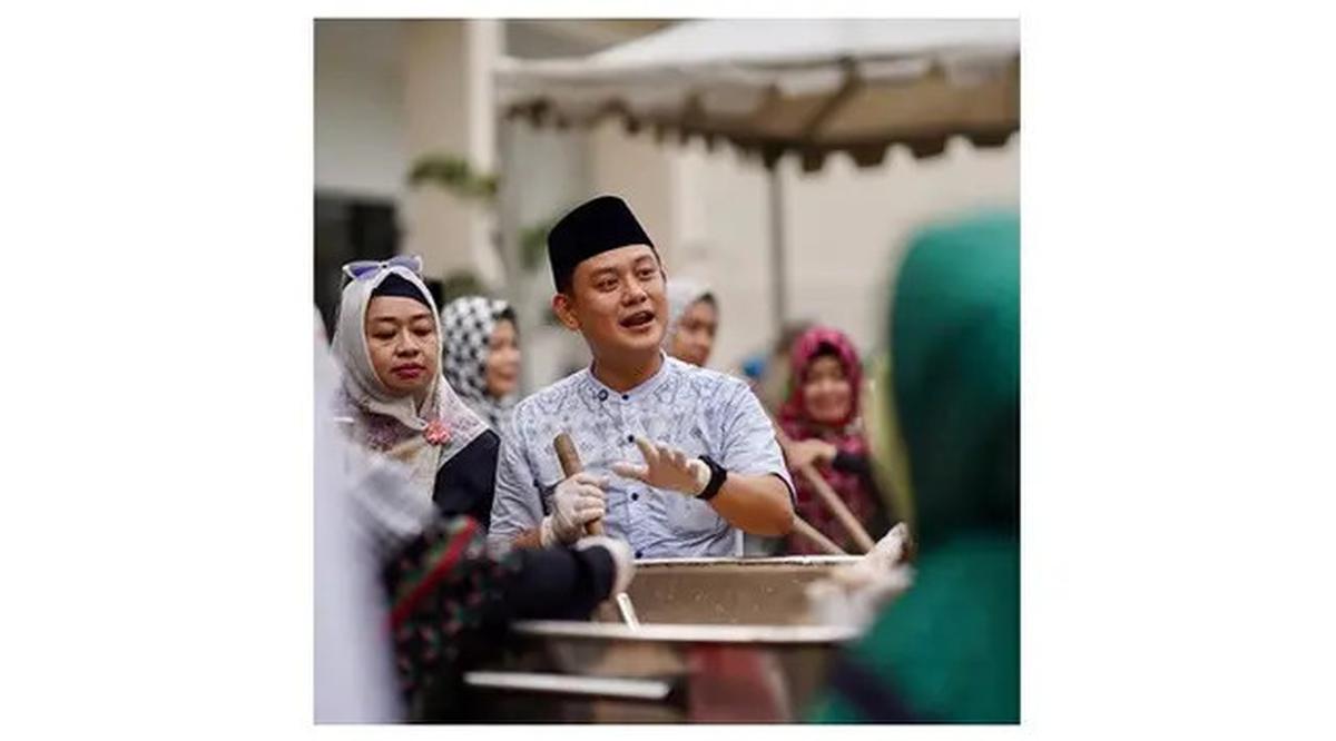 Mualaf di Ramadhan 2025, Ini 6 Potret Bobon Santoso Masak Besar Bareng Ustaz Derry
