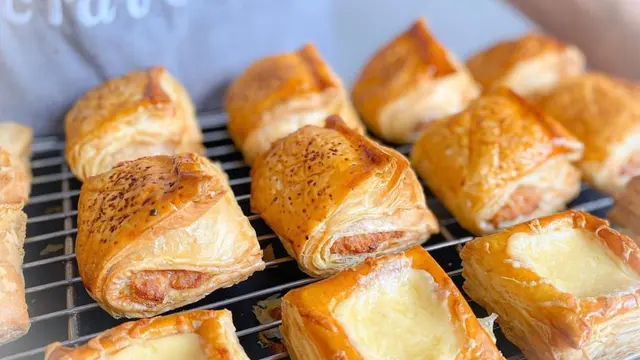 Petite Spicy Pork dan Cheese Delight