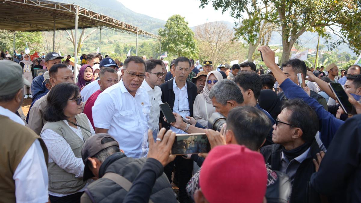 Menteri LH Jumhur Hidayat Pimpin Pemulihan Lingkungan di Cianjur