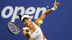 Petenis Inggris, Emma Raducanu harus menyerah di tangan petenis Prancis, Alize Cornet saat putaran pertama US Open 2022. (AP/Frank Franklin II)