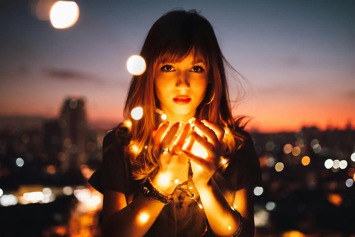Bukan Hanya Sekedar Cantik, 4 Zodiak Ini Atraktif Karena Kepribadiannya yang Unik!