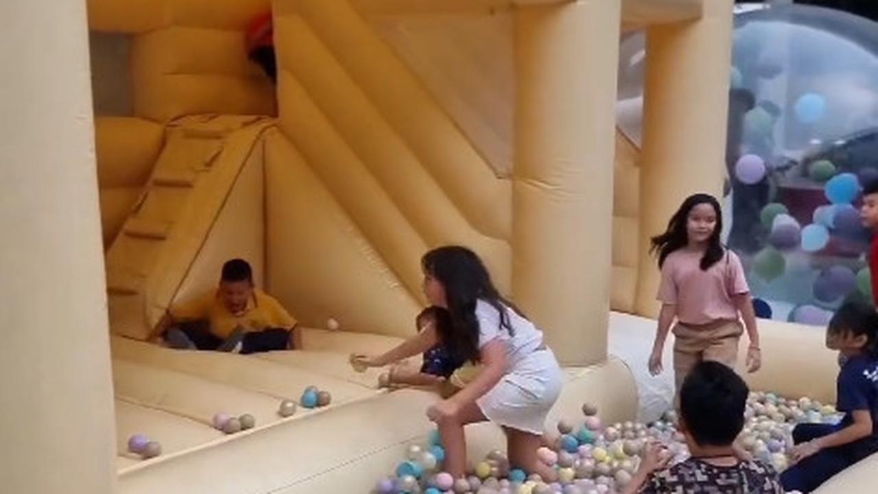 Ada Balon Gede, Kolam Bola dan Lainnya