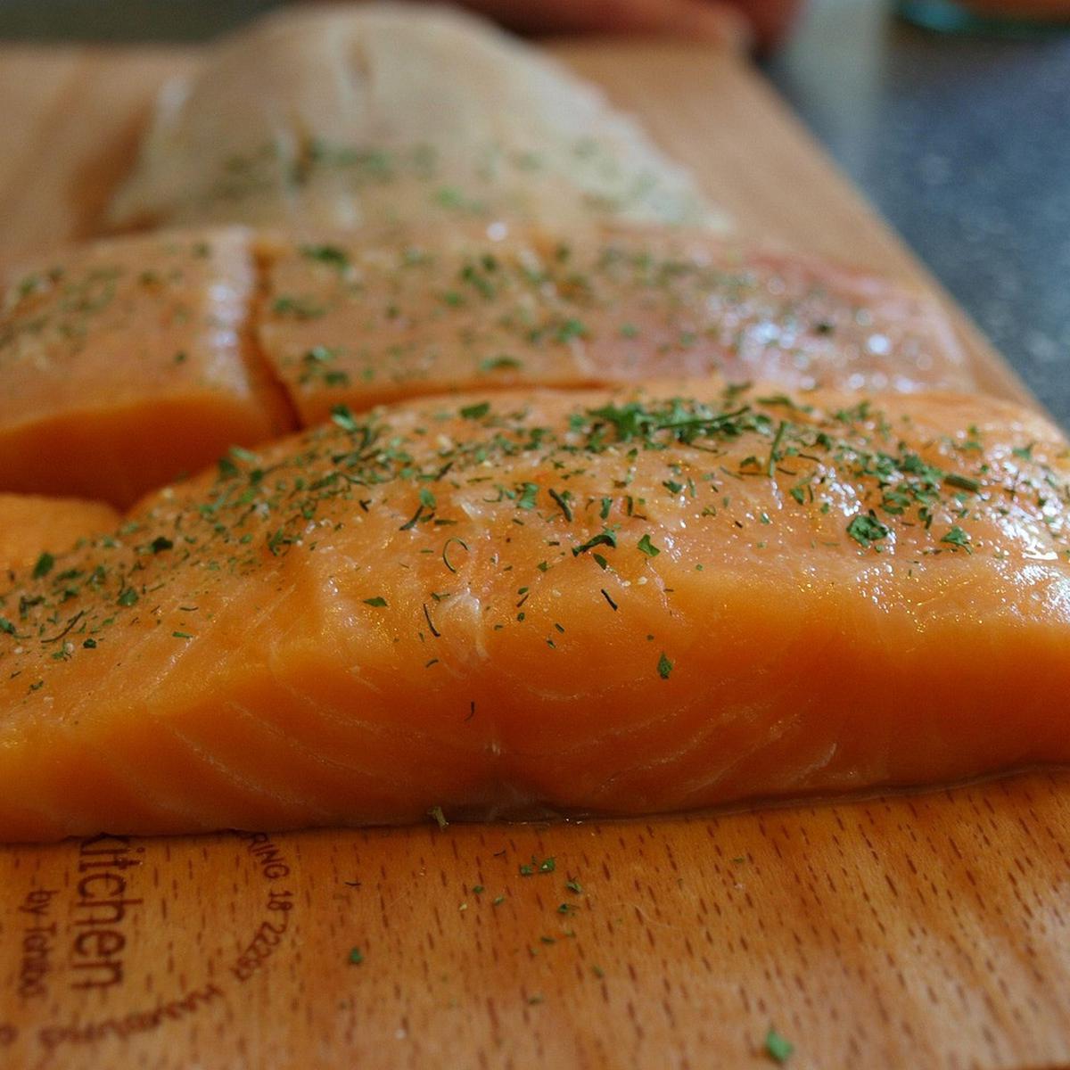 Ilustrasi Daging Ikan Salmon (&copy;Pixabay)