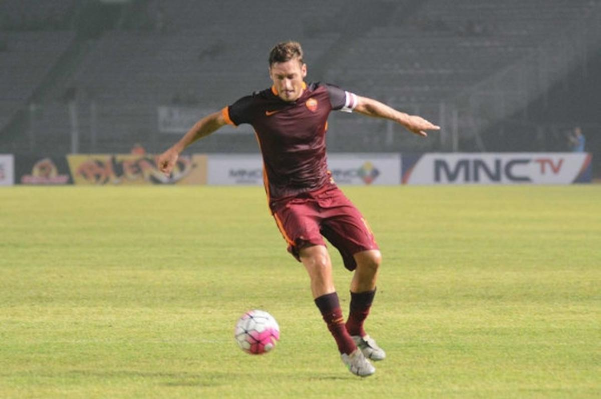 Aksi Totti dkk di laga AS Roma Indonesia Day 2015