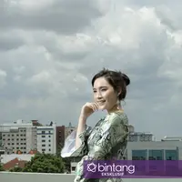 Tatjana Saphira, sosok yang ingin terus belajar. (Foto: Galih W Satria, Wardrobe: @genthelabel, Earrings: @_sits, MuA: @sarahsadiqa, Stylist: Indah Wulansari, DI: Muhammad Iqbal Nurfajri/Bintang.com)  