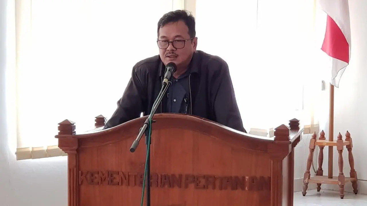 Kepala Pusat Pelatihan Pertanian, Bustanul Arifin Caya