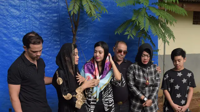 [Bintang] Della Perez - Nia Anggia - Sri Wulansih