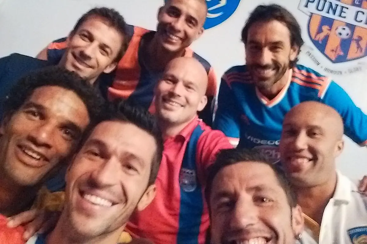 Legenda bola yang merumput di ISL