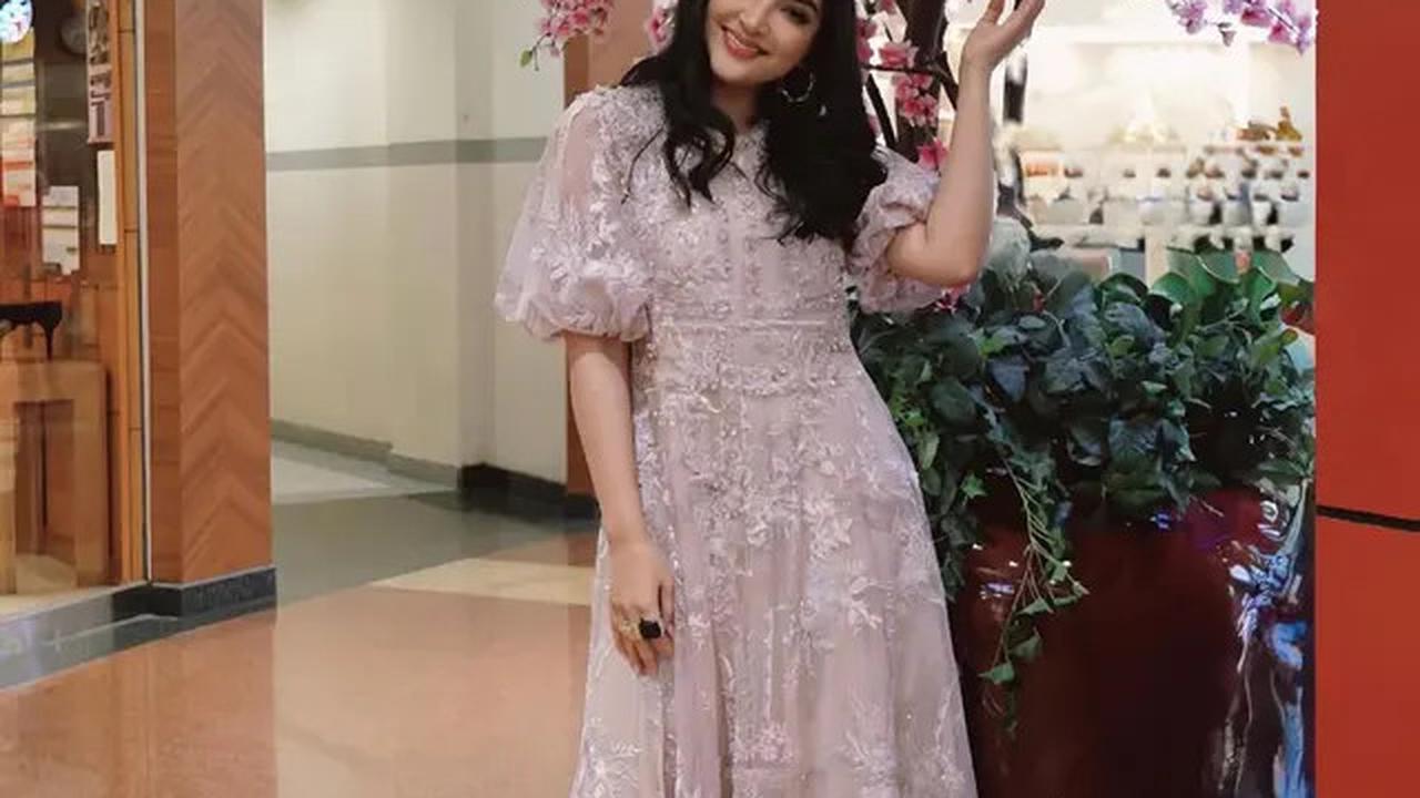 Gaya Elegan Ashanty Pakai Dress Brokat, Tampil Menawan dalam Setiap Momen