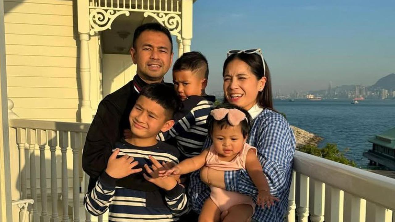 7 Momen Hangat Keluarga Raffi Ahmad Nikmati Liburan di Hong Kong, Gaya Baby Lily Jadi Sorotan