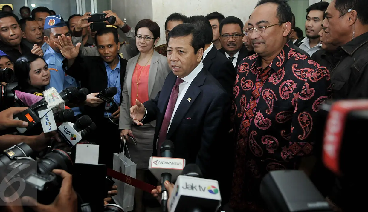 Setya Novanto menjawab pertanyaan wartawan usai sidang etik MKD, Jakarta, Senin (7/12/2015). Kutipan transkrip di media massa, SN menolak kesaksian Sudirman Said dan Maroef Syamsoeddin dengan menyebut rekaman itu melanggar hukum.(Liputan6.com/Johan Tallo)