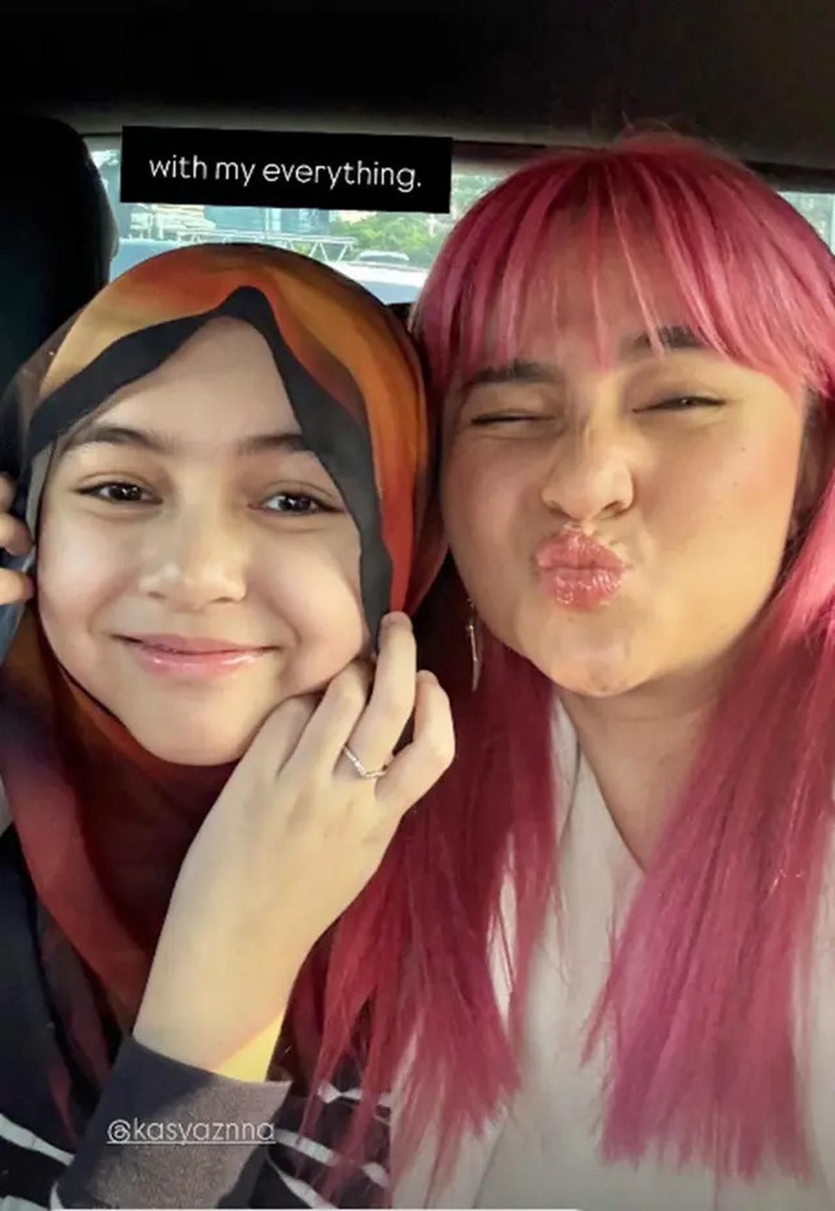 Model Warna Rambut Marshanda di 2025, Inspirasi Gaya Tampil Beda dan Percaya Diri