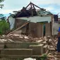 Tim PMI Kabupaten Malang mendata korban jiwa dan kerusakan bangunan akibat gempa bumi berkekuatan 6.1 SR di Malang pada Sabtu, 10 April 2021 (PMI Kabupaten Malang)