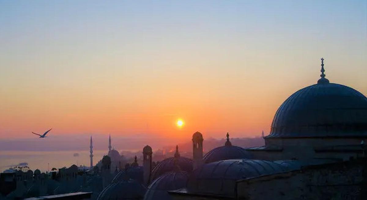 Dzikir dan Doa Salat Maghrib Sesuai yang Diajarkan Rasulullah, Amalkan Setiap Hari