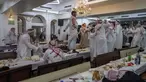 Yahudi ultra-Ortodoks mengenakan kostum dan menari selama festival Yahudi Purim di Yerusalem, Jumat (18/3/2022). Hari libur Yahudi Purim memperingati keselamatan orang-orang Yahudi dari genosida di Persia kuno, seperti yang diceritakan dalam Kitab Ester. (AP Photo/Oded Balilty)