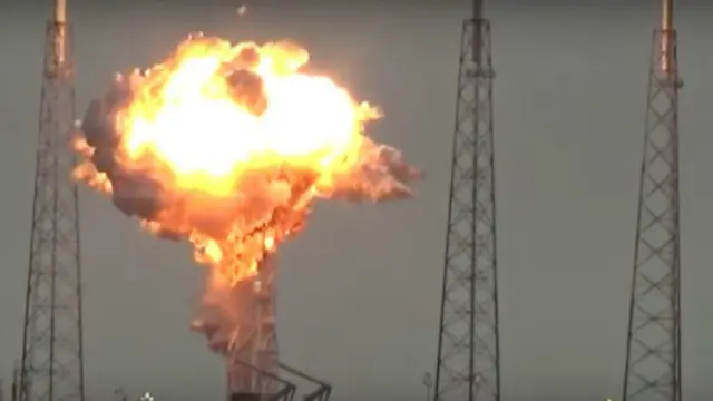 Roket Falcon 9 yang membawa satelit Amos 6 meledak di Cape Canaveral