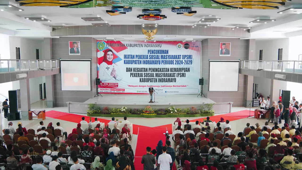 Bupati Indramayu Nina Agustina di Aula Nyi Endang Dharma, Universitas Wiralodra (Istimewa)