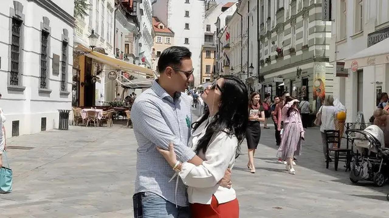 Kenakan Pakaian Santai