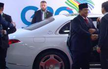 Momen Seskab Teddy Tak Rela Lepas Prabowo Jalan Sendiri, Hanya Bisa Pasrah saat Dicegah Pengawal Keamanan Bule Berbadan Besar